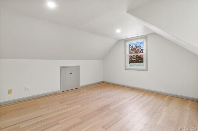 Building Photo - 2 Honey Ln