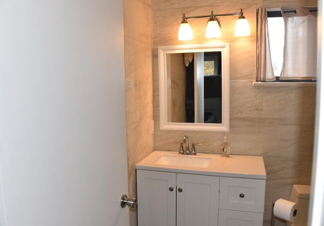 Building Photo - 650 W Tharpe St