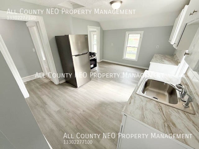 Building Photo - 2056 W 95th St