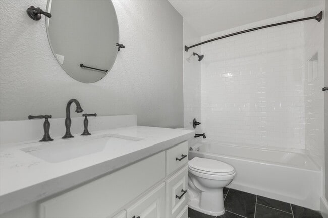 Building Photo - 405 24th St