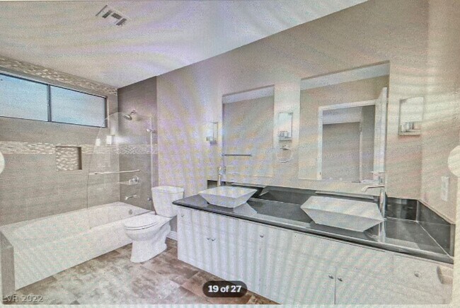 Building Photo - Desirable Lakes Home
