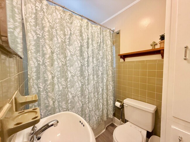 Building Photo - Fully Furnished & Utilities Included -SHORT TERM LEASES AVAILABLE with a premium.