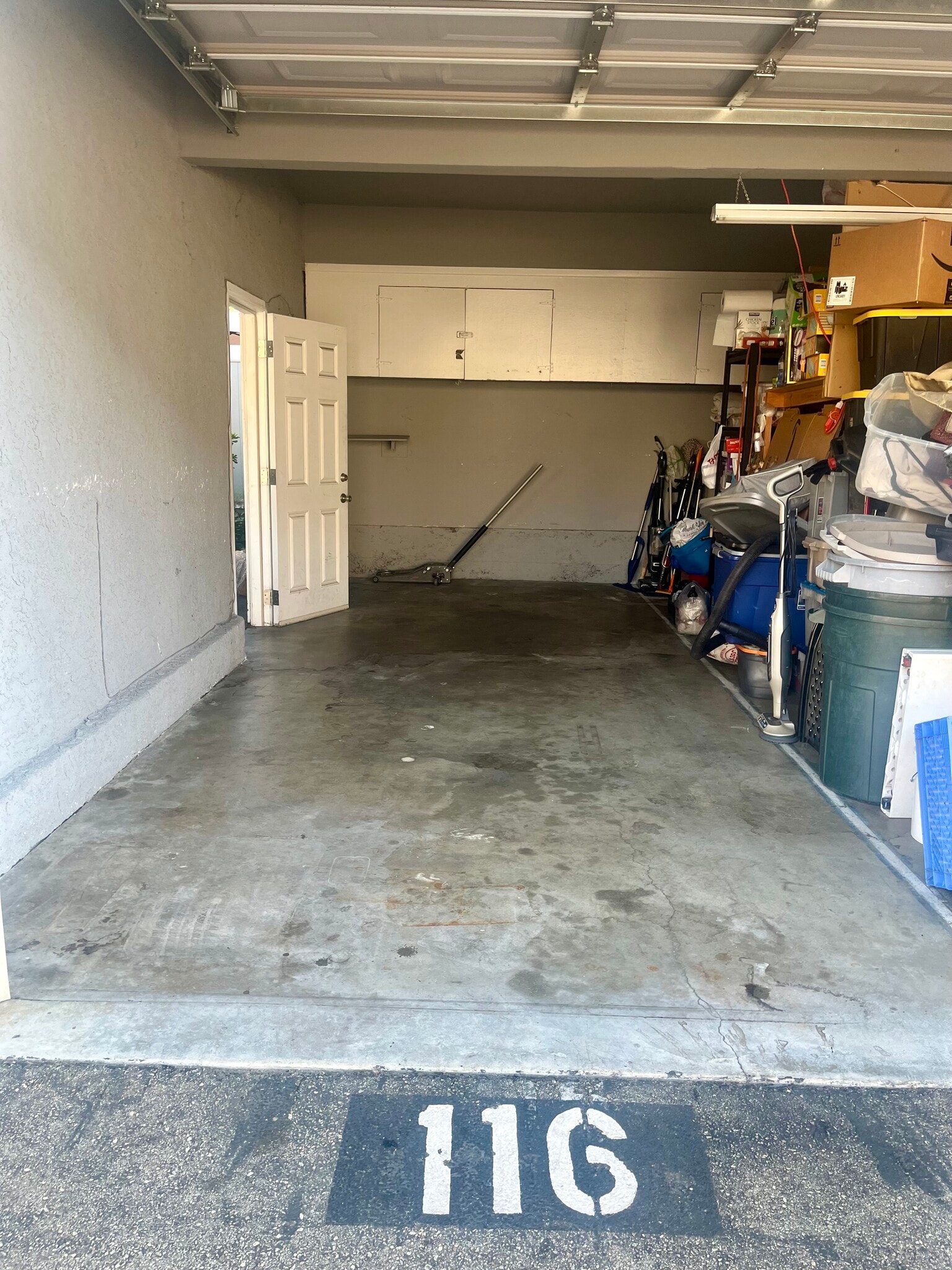 Building Photo - 28167 Robin Ave