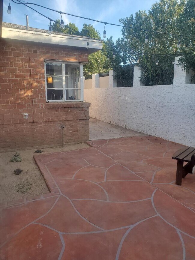 Building Photo - 1520 W Encanto Blvd