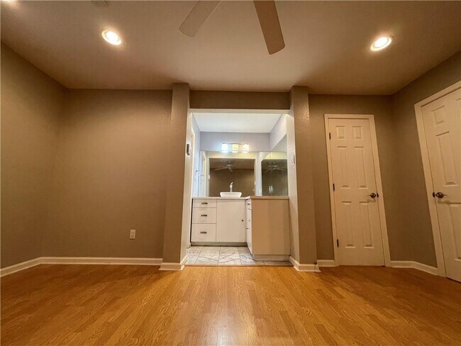 Building Photo - 8406 Birmingham Dr