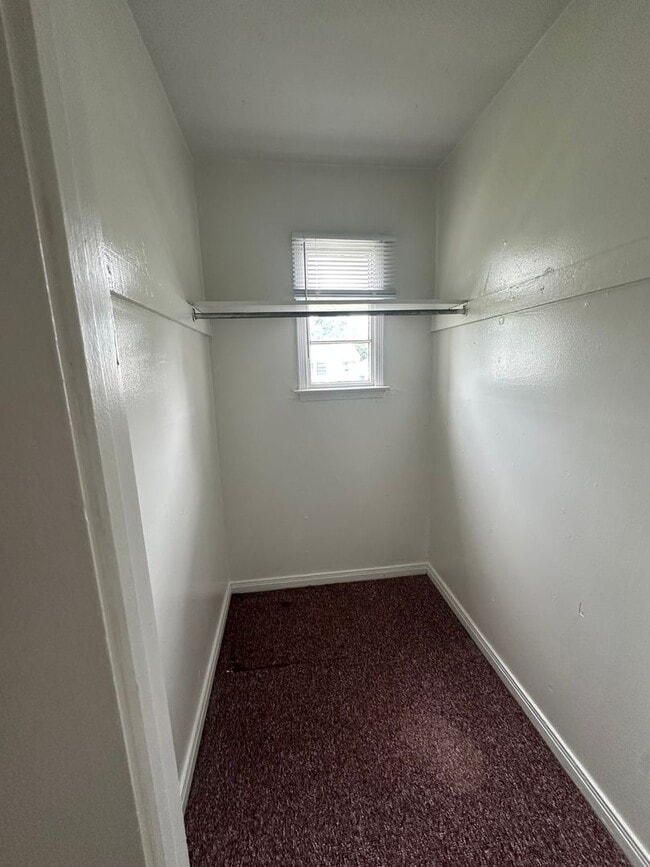 Building Photo - 1 bed, 1 bath, Duplex