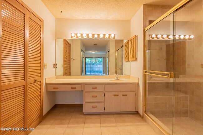 Building Photo - 3619 Bridgewood Dr