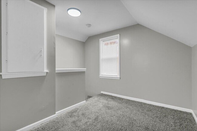 Building Photo - 11235 Portlance Ave