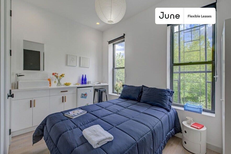 Building Photo - Tranquil ROOM at The Maison on Halsey