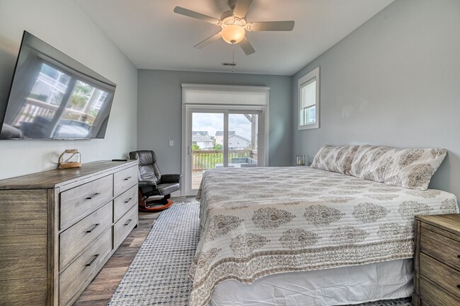 Building Photo - PET FRIENDLY FURNISHED OFF-SEASON RENTAL A...