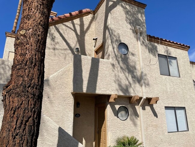 Primary Photo - 2 Bed 2 Bath condo in Gated Community