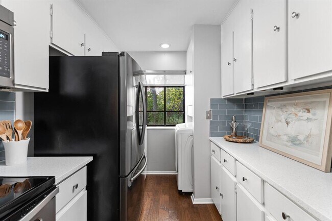 Building Photo - 7122 Wood Hollow Dr