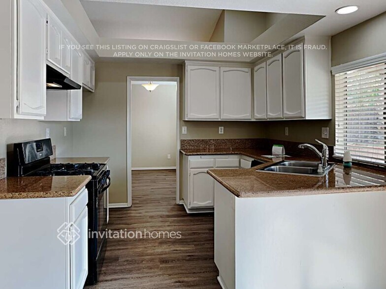 Building Photo - 681 N Driftwood Ave