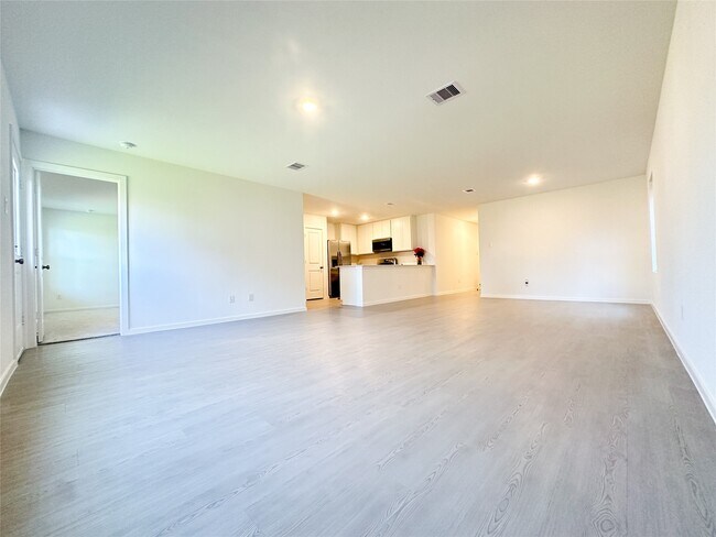 Building Photo - 229 Douglas Hls Dr