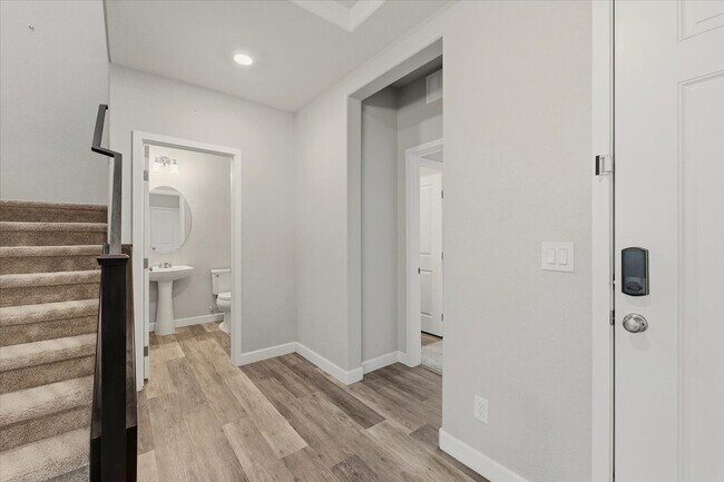 Building Photo - 808 Elmstone Pl