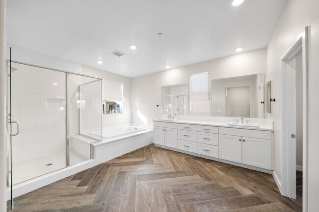 Building Photo - Split level floor plan on a gorgeously upgraded home