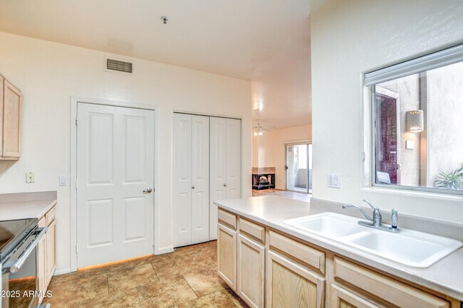 Building Photo - 11260 N 92nd St