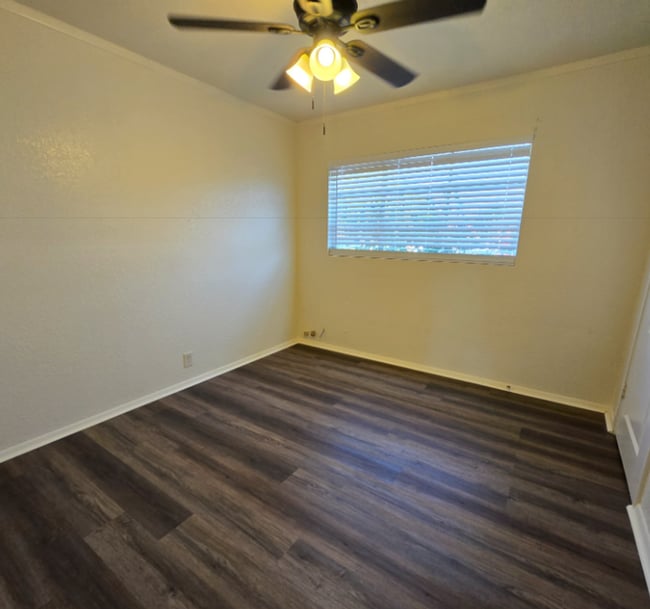 Building Photo - New flooring and paint throughout!