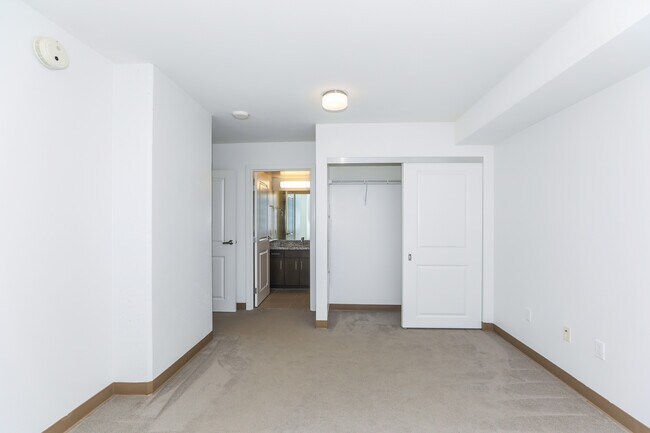 Building Photo - 988 Halekauwila St