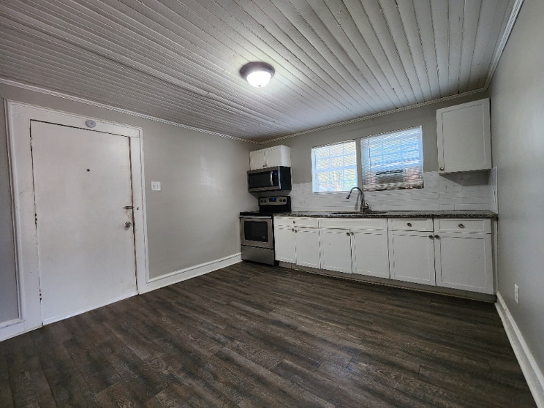 Building Photo - 237 Poole St