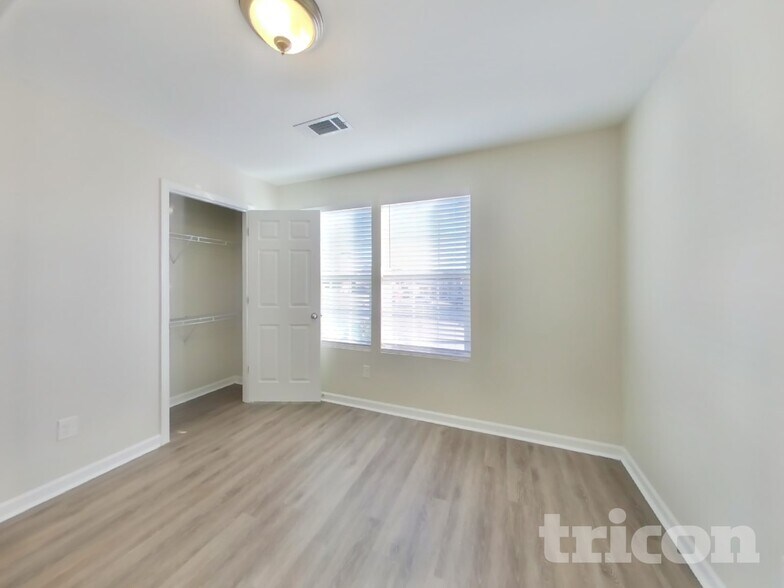 Building Photo - 2609 Jordan Ridge Dr