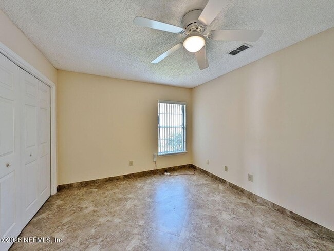 Building Photo - 2413 Cedar Trace Dr W