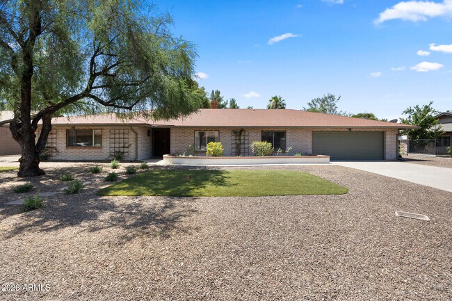 Building Photo - 5449 E Larkspur Dr