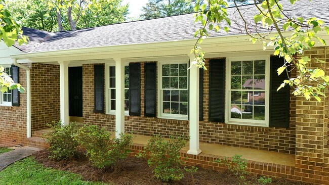 Building Photo - Pre-Leasing for August!