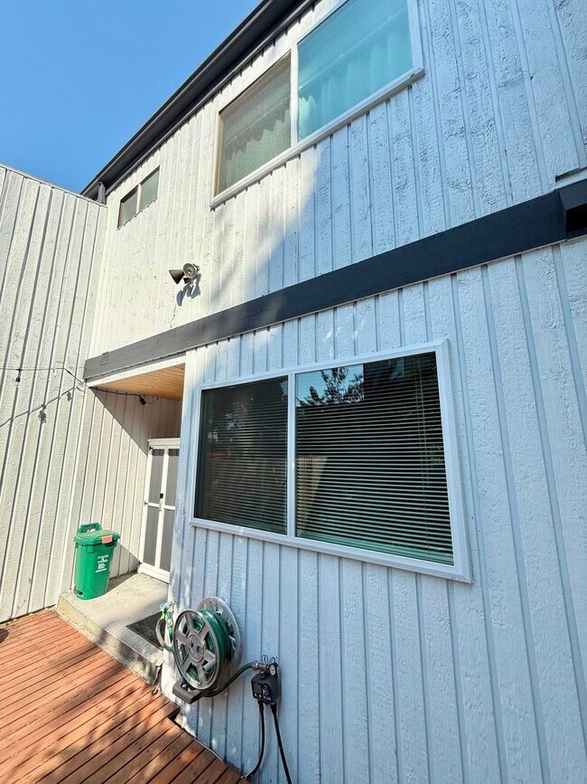 Building Photo - 8833 A Midvale Ave N
