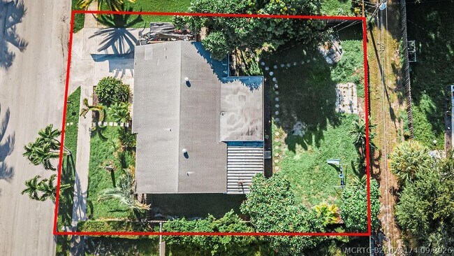 Building Photo - 1750 16th Ave N