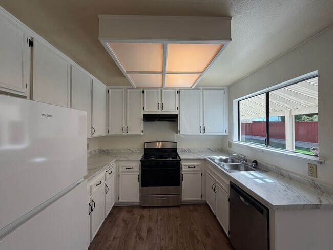 Building Photo - 720 Valley Crest Dr
