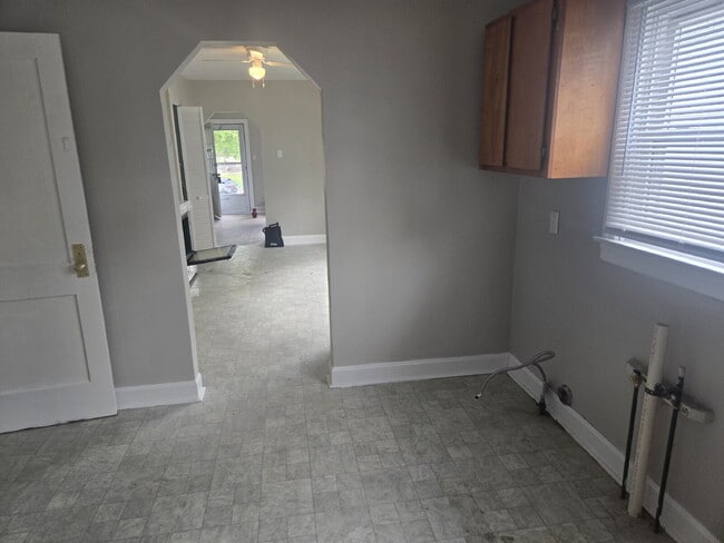 Building Photo - "Move in Ready 3-Bedroom Home on Huntoon A...