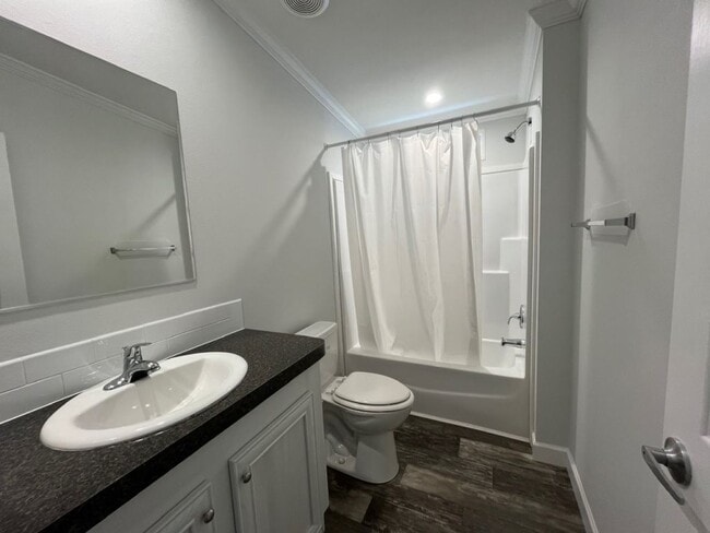 Building Photo - 328 Eland Dr