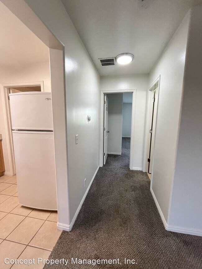 Building Photo - 2 br, 2 bath Apartment - 374 East 5450 Sou...