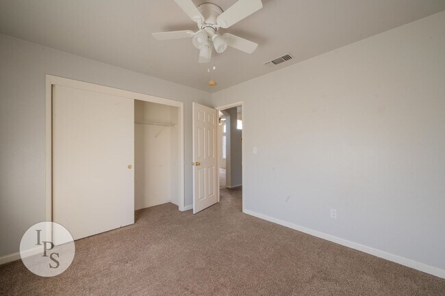 Building Photo - North West Fresno Home, 3BR/2BA, Built 1995 - Lots of Amenities!