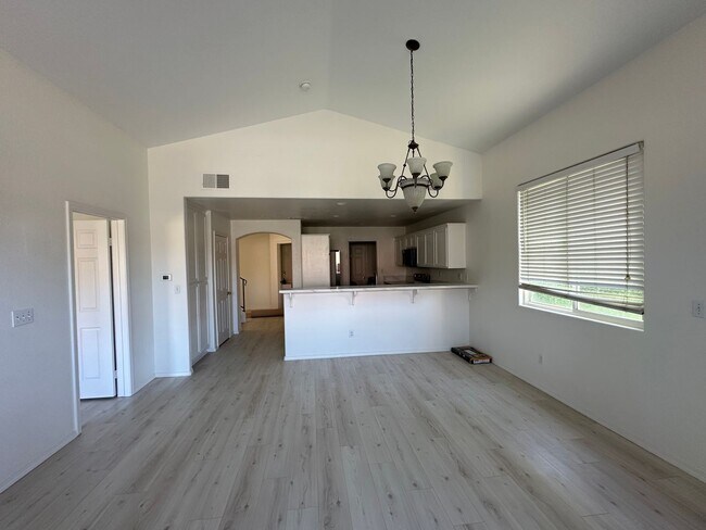 Building Photo - Significant rent reduction! Beautiful home in gated golf course community