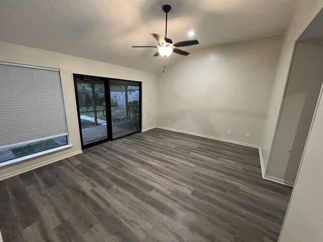 Building Photo - 1635 Ainsdale Dr