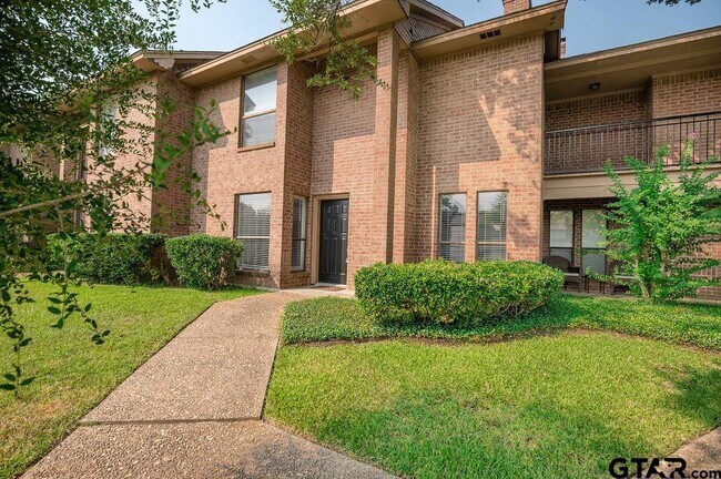 Building Photo - 5809 Hollytree-