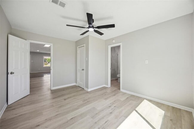 Building Photo - 5206 Willow Glen Dr