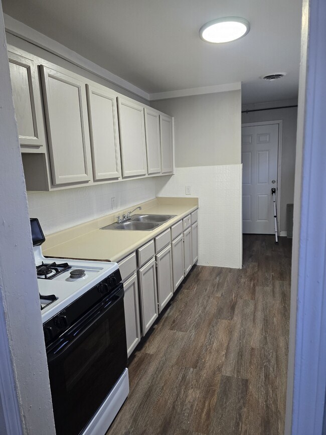 Building Photo - 12867 Westbrook St