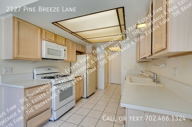 Building Photo - 2127 Pine Breeze Ln