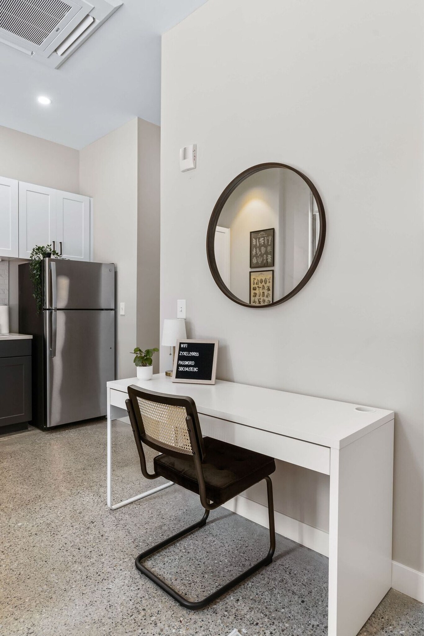 Building Photo - 205 W 4th St