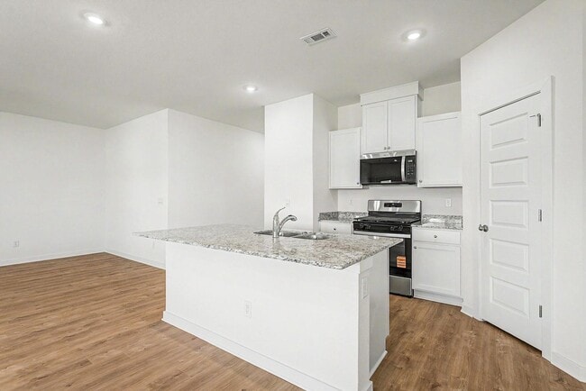 Building Photo - 3101 Laredo Ln