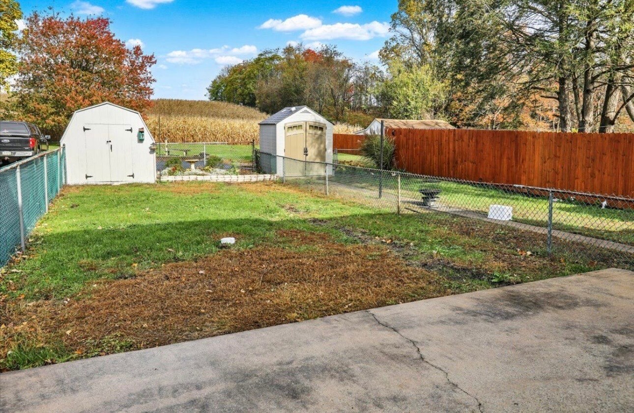 Building Photo - 40 W Adamsdale Rd