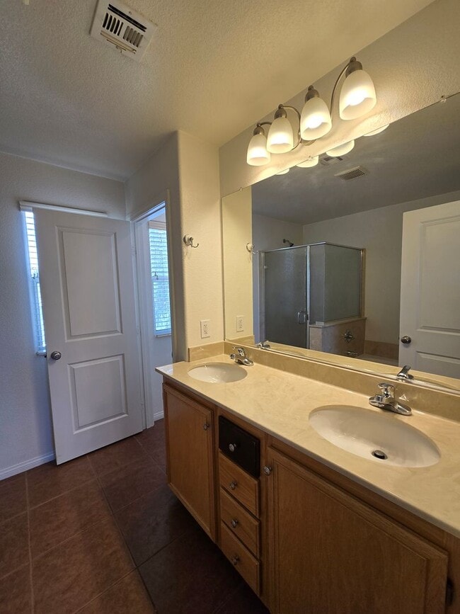 Building Photo - A Fabulous 3 Bedroom, 2 Bathroom  HOME IN ...