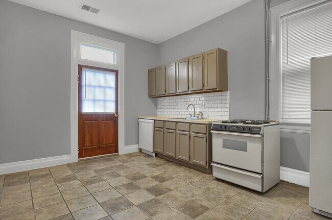 Building Photo - 2927 Magnolia Ave