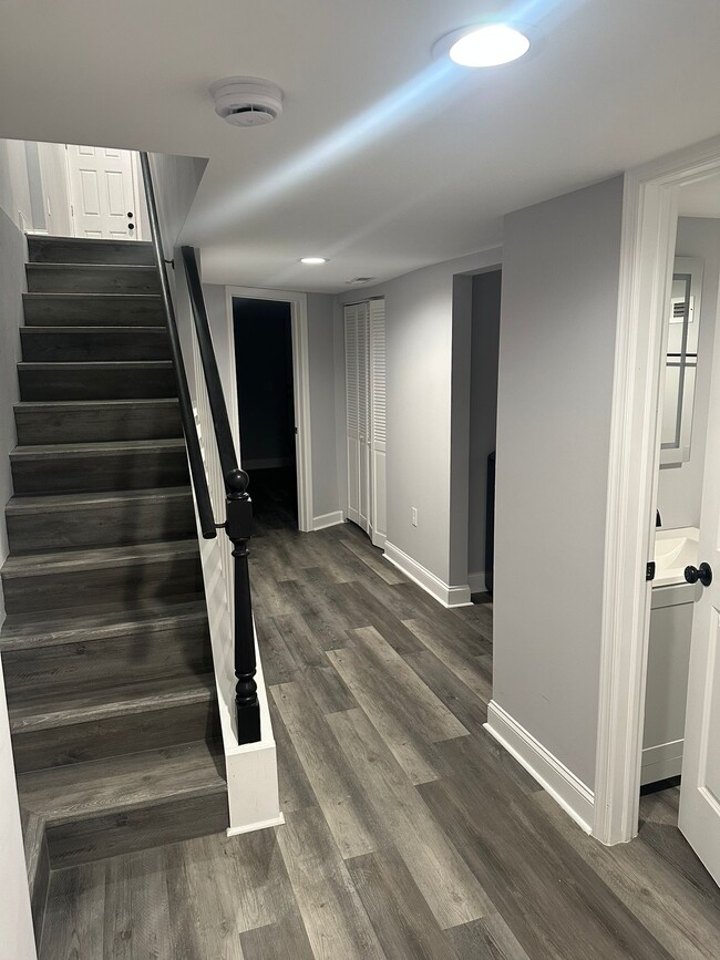 Building Photo - 407 N Lakewood Ave