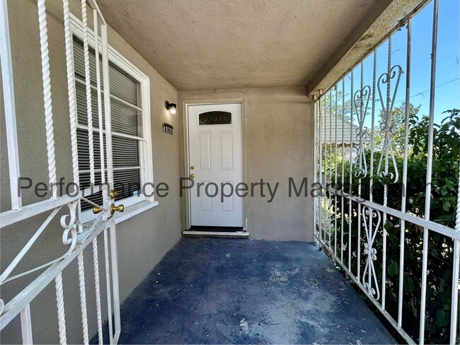 Building Photo - Charming 3 Bed/1 Bath in Home w/ RBP & Sec...