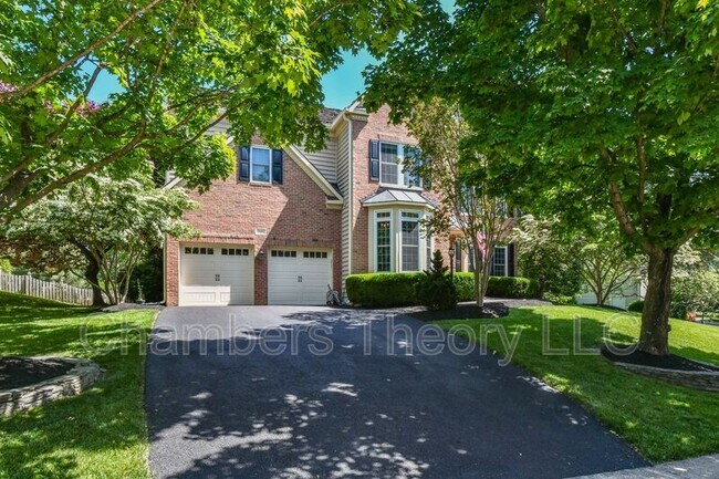 Building Photo - 641 Meade Dr SW
