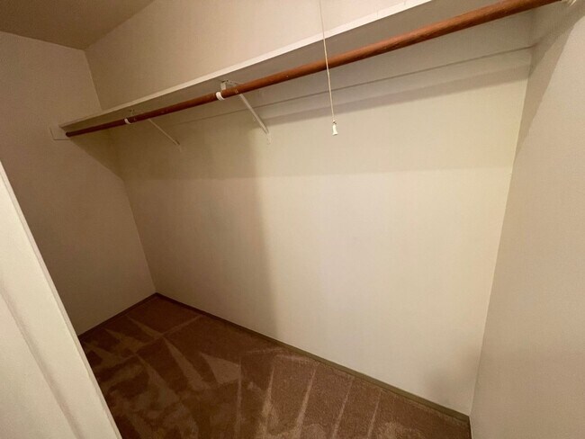 Building Photo - TOP FLOOR 1BD/1BATH Condo Available For Rent at the Watergate Community in Emeryville!!!!